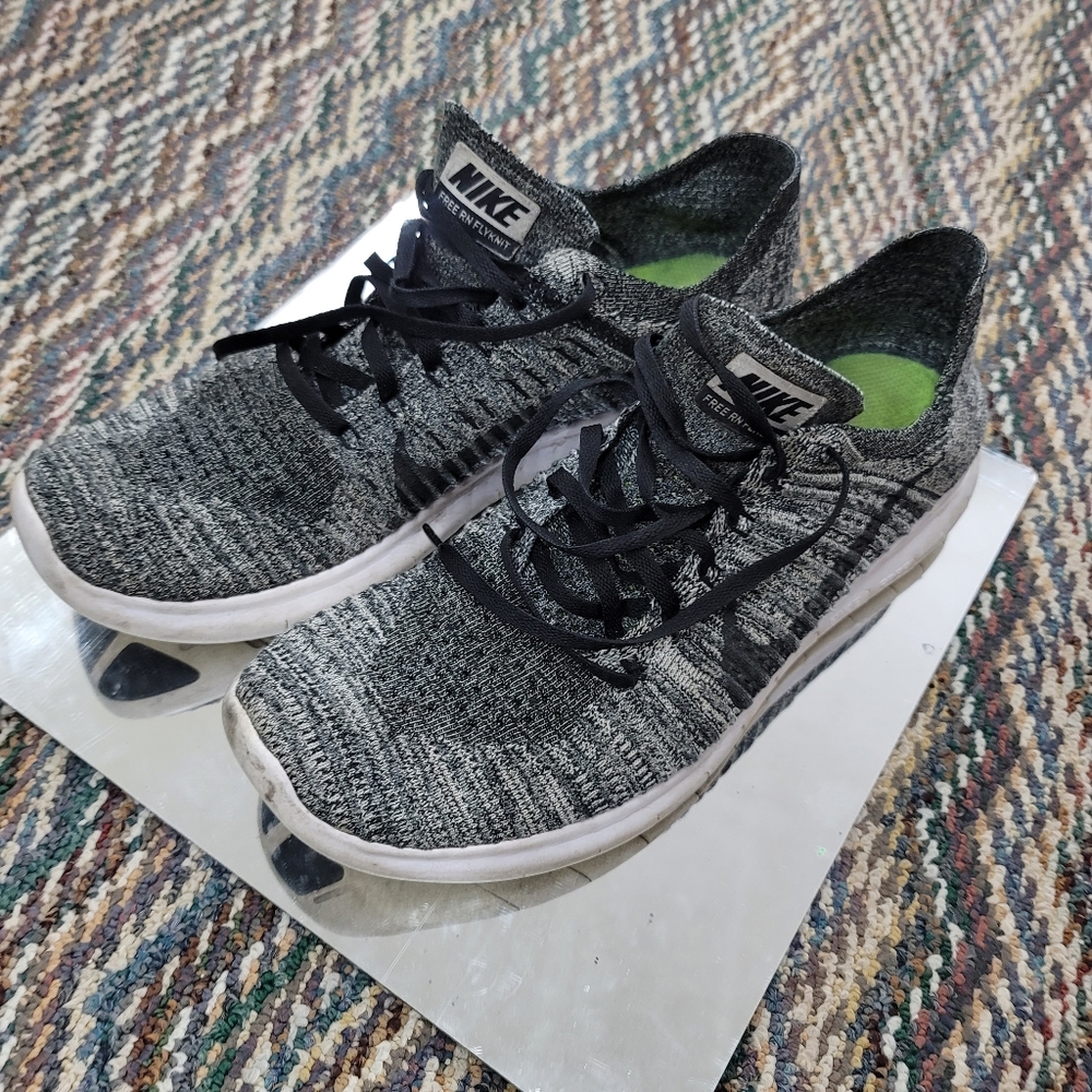 Nike Free Rn Flyknit 2017 shoes.
